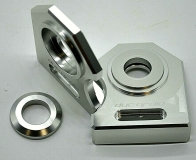 NEU Ducati M900 888 u.a. Kettenspanner Achsplatte Schwinge Schutz silver