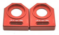 NEU Ducati M1000 u.a.  Kettenspanner Achsplatte Schwinge Schutz red